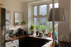 Enjoy a stay in a cozy 2-room apartment in the center of Copenhagen. <br /><br / Frederiksberg, Denmark Skøn lejlighed på Frederiksberg Entire condo vacation rental 597798699303907918