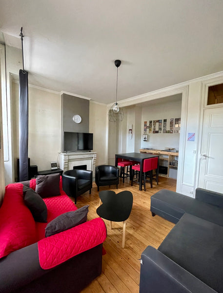Superbe appartement ancien de 70 m2, situé à Lyon 9. Proche du métro (Ligne D) d  Superbe appartement ancien Entire rental unit vacation rental 766526394782315837