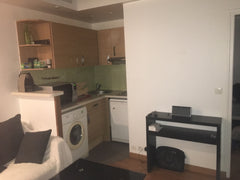 Ce logement se situe rue de Lappe, dans une rue festive au coeur du quartier ani Montfort-l'Amaury, France Salut Private room in rental unit vacation rental 16453461