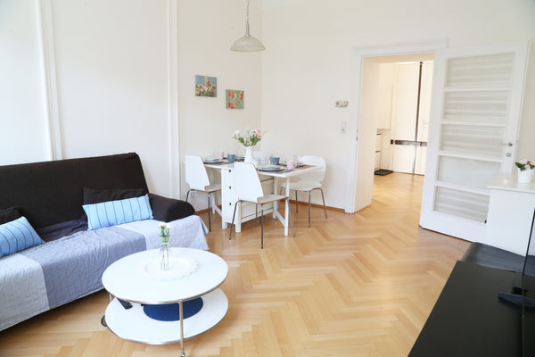 Meine Unterkunft liegt in der Nähe von Schönbrunn, direkt gegenüber der U-Bahn S Vienna, Austria Helle 65m2 Wohnung gegenüber U-Bahnstation Entire rental unit vacation rental 19456564