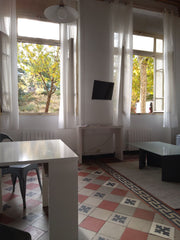 il se trouve au pied du "Gros caillou" dans le quartier de la Croix Rousse.   Re Lyon, France Logement très clair refait à neuf . 2 ch  4e arond Entire rental unit vacation rental 46047356