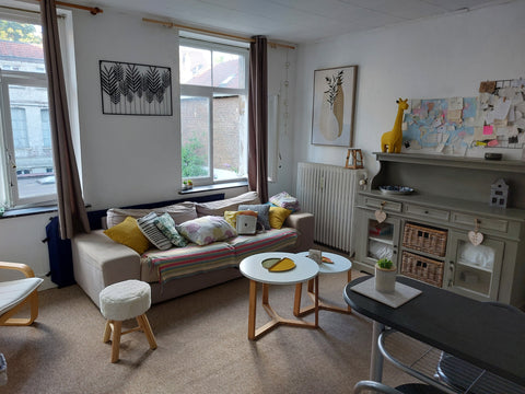 Appartement très bien situé, au 1er étage d'une maison Bruxelloise typique. Appa Mons, Belgium *. Chez Marie.* Entire rental unit vacation rental 18478853