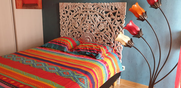 Chambre agréable, chaleureuse avec ses couleurs chaudes. Le petit-déjeuner est c Bordeaux, France Chambre avec petit-déjeuner Private room in condo vacation rental 43798328