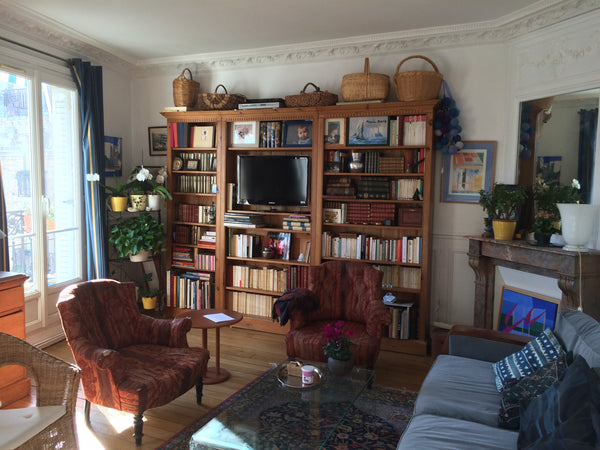 Un appartement pour deux personnes, beaucoup de charme ( beau parquet ancien, mo Paris, France Bel appartement ensoleillé. Entire rental unit vacation rental 11131457