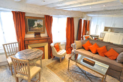 This charming 1BDR is located in the Latin Quarter, idealy near the Seine, facin Paris, France TENDERNESS AT NOTRE DAME Entire rental unit vacation rental 5250277