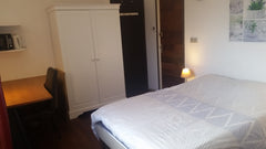 Chambre 15 m2. WIFI.<br />Cuisine, salle d’eau partagées.<br /><br />Un lit doub  Grande chambre dans maison Parking Gratuit WIFI Private room in townhouse vacation rental 50037050
