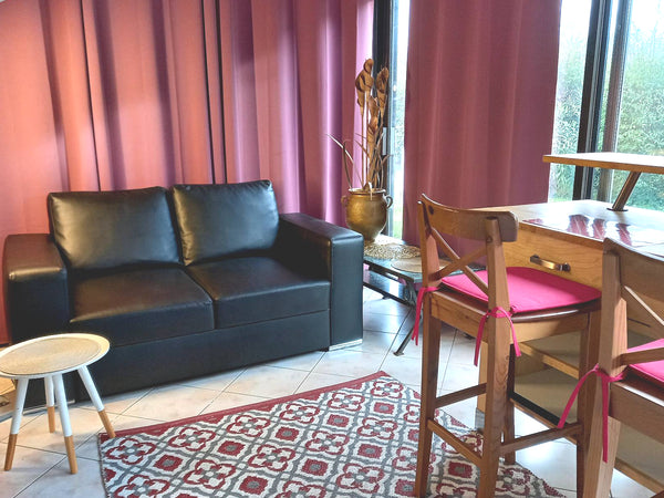 L hébergement vous est privatisé.<br />Il n y a aucun espace en commun.<br /><br  Pied-à-terre indépendant, privatisé, et calme. Entire place vacation rental 43746400