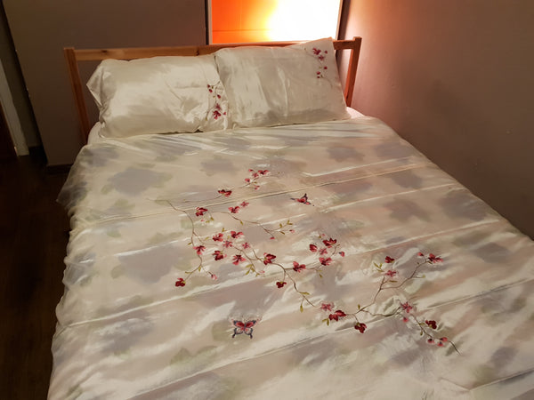 The house is located in a quite neighbourhood in Antwerpen. Close to all public  Antwerp, Belgium Cosy room to rent Private room in home vacation rental 28075355