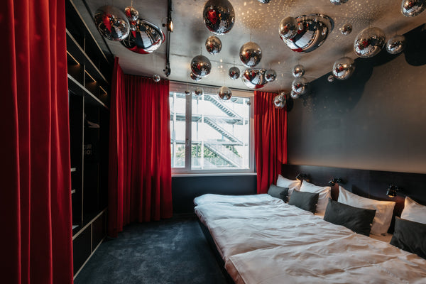 Are you looking for a memorable time with your friends? We believe that you and   Discobude Room in hotel vacation rental 47464846