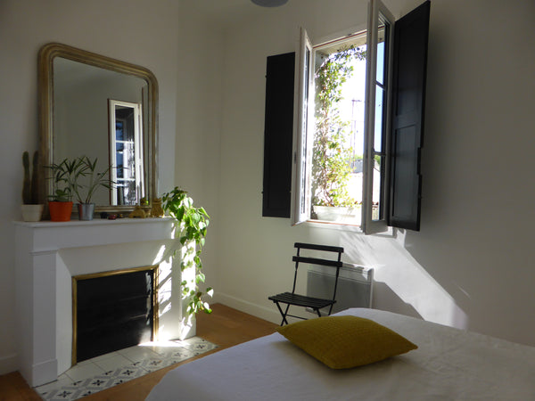 Appartement de charme en plein coeur de Bordeaux  au calme et inondé  de soleil  Bordeaux, France 60 m2 en plein  coeur de Bordeaux .Parking 10 € /j Entire rental unit vacation rental 18087762