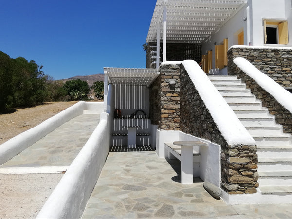 A cozy, ground-floor studio with an outdoor sitting area for you to relax. <br / Nea Smyrni, Greece 2' walk to one of the best beaches! Entire rental unit vacation rental 43912316