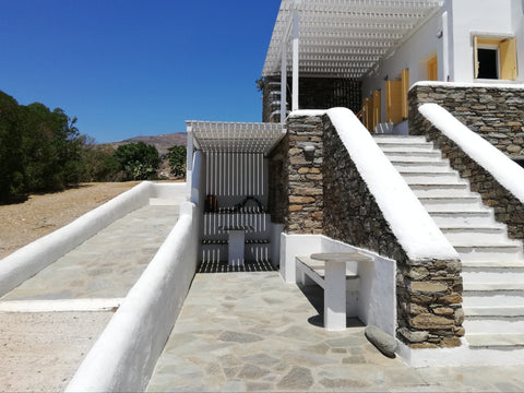 A cozy, ground-floor studio with an outdoor sitting area for you to relax. <br / Nea Smyrni, Greece 2' walk to one of the best beaches! Entire rental unit vacation rental 43912316
