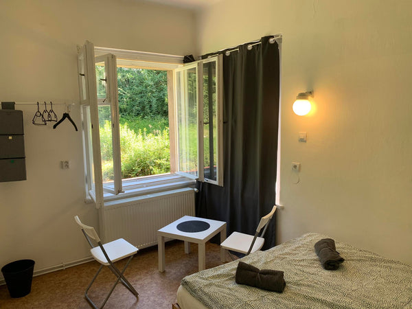 The house is located 18 min away from the center with public transport, 5 min wi Prague, Czechia Cozy room 15 minutes from the city center Private room in home vacation rental 39885337