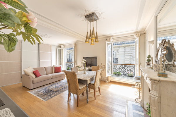 Welcome in my little nest in the heart of lively and emblematic district  of Par France Parc Monceau 17th district Villiers Entire rental unit vacation rental 11181079