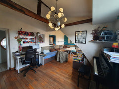 Appartement de 130 m2 au 4ième et dernier étage avec un balcon tout le long. Int Paris, France Appartement familial de 130 m2 au dernier étage Entire rental unit vacation rental 22996380