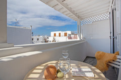 Beautiful & Peaceful Studio in the heart of Mykonos Town!<br />Located in the Ce  Iris Mykonos Town Triple Studio 2 Entire rental unit vacation rental 594914609068602126