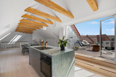 Glem dine bekymringer i denne rummelige og rolige bolig. Her indlogeres du på to Copenhagen, Denmark Liebhaveri med udsyn over København Entire condo vacation rental 657908533322609364