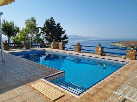 Enjoy relaxing times at an idyllic location, listening to the Aegean sea.<br />T Athens, Greece Cycladic House with a Pool and 2min from the beach Cycladic home vacation rental 50151401