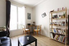 Bonjour et bienvenue !<br />Heureuse de vous faire partager mon environnement, j Boulogne-Billancourt, France Joli 2 pièces à Paris ! Entire rental unit vacation rental 11488384