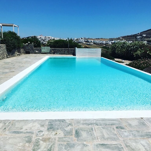 Maison traditionnelle en pierres de Paros avec vue sur mer imprenable. Dans un b  Villa Cycladique avec piscine a debordement. Entire villa vacation rental 50520114