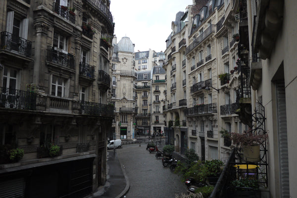 bel appartement parisien idéalement placé pour découvrir Montmartre en couple ou Paris, France A deux pas du sacré coeur... Entire rental unit vacation rental 4346099