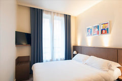 <b>The space</b><br />Situated on the Place des Célestins, between the Rhône and  Notre chambre cocon vue sur l'étonnant centre ville lyonnais Room in boutique hotel vacation rental 28169596