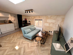 En plein cœur du centre historique de Bordeaux,<br /><br />Je vous propose mon j  Studio lumineux au cœur du centre historique Entire rental unit vacation rental 649235742193081997