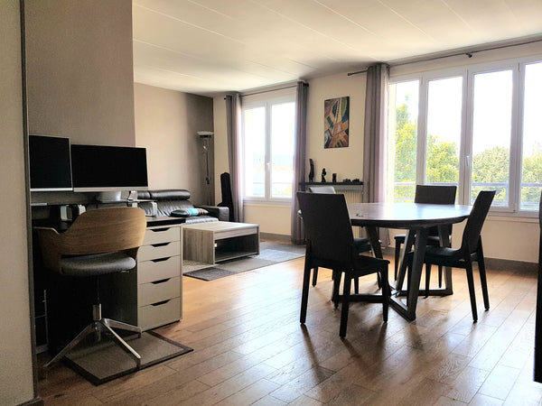 A calm and spaceful apartment in the most animated district of Paris. Great rest Paris, France Lovely 65m² (700 sq ft) flat Entire rental unit vacation rental 3470032