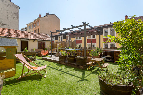 Comme une maison en ville, grand canut de charme de 130m² entièrement rénové en  Lyon, France Croix-Rousse, canut 130m², 6-8p, terrasse + garage Entire loft vacation rental 24951970
