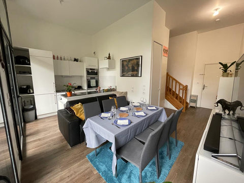 Bienvenue chez nous !<br /><br />Idéalement situé, notre appartement se situe à  Garches, France T 3 - 50 m métro B Entire rental unit vacation rental 760114395702172605