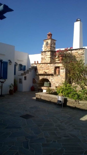 The apartment is in the centre of the traditional village Artemonas in Sifnos. T Athens, Greece Apartment in the center of Artemonas, Sifnos Entire rental unit vacation rental 14070798