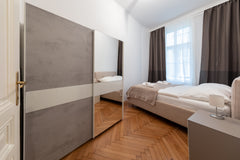 Das Vienna Dream Apartments  bietet Unterkünfte mit kostenfreiem WLAN, 700 m von  Vienna Dream Apartments City Center 1 Bedroom Entire rental unit vacation rental 28179694