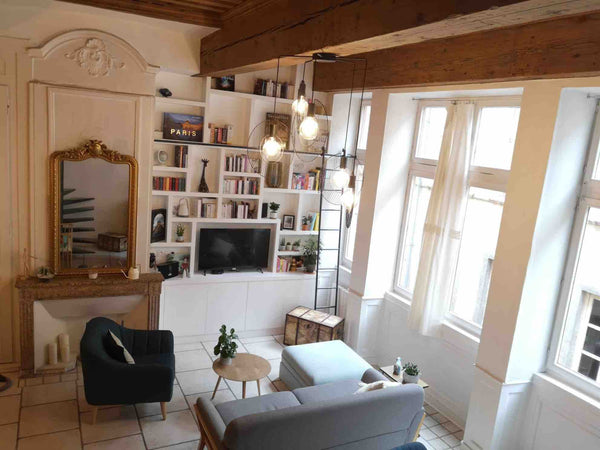 Nous vous proposons notre appartement cosy et chaleureux pour découvrir la belle Lyon, France Au cœur du Vieux Lyon Entire rental unit vacation rental 30118987