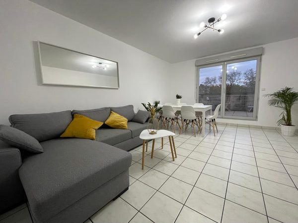 Situé à proximité de la Maire du Lyon 8ème à 15 minutes de la Gare Part-Dieu en  Lyon, France Immense RoofTop refait à neuf Entire rental unit vacation rental 769609772475303305