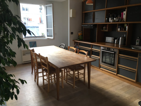 Ce charmant appartement donne sur la cour Saint-Hilaire, une ravissante cour arb Paris, France Appartement familial et calme au coeur de Paris Entire rental unit vacation rental 18504687