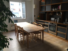 Ce charmant appartement donne sur la cour Saint-Hilaire, une ravissante cour arb Paris, France Appartement familial et calme au coeur de Paris Entire rental unit vacation rental 18504687