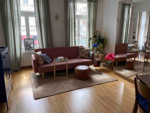 Cozy and stylish 60m2 apartment in Vienna 16th district very close to the metro  Vienna, Austria Schöne Wohnung mit Balkon - super Anbindung Entire rental unit vacation rental 701998339188953491