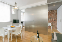 Renovated modern and design flat with AC / walking distance to all major attract Paris, France CHAMPS ELYSEES 2 BEDROOM Entire rental unit vacation rental 6668409