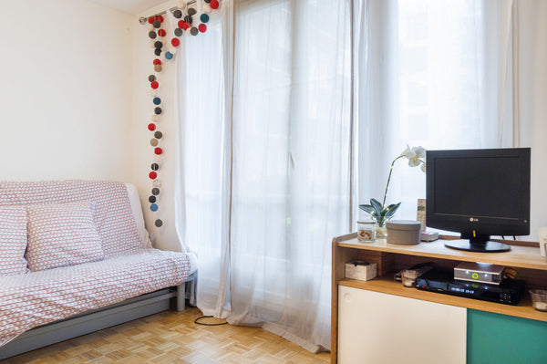 Grand studio lumineux, avec balcon donnant sur une cour.<br />Au 2ème étage avec Paris, France Beau studio neuf et lumineux Entire rental unit vacation rental 6359361