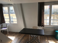 Au cœur du quartier des Batignolles.  3e et dernier étage. 2 pièces   : chambre  Montpellier, France COEUR DES BATIGNOLLES Entire rental unit vacation rental 2719946