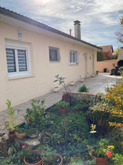 Loue à 12Km de BORDEAUX, dans une charmante maison au calme, 1 chambre avec une  Carbon-Blanc, France LES AMANDIERS  chambre "Le Sable" Private room in home vacation rental 35242410