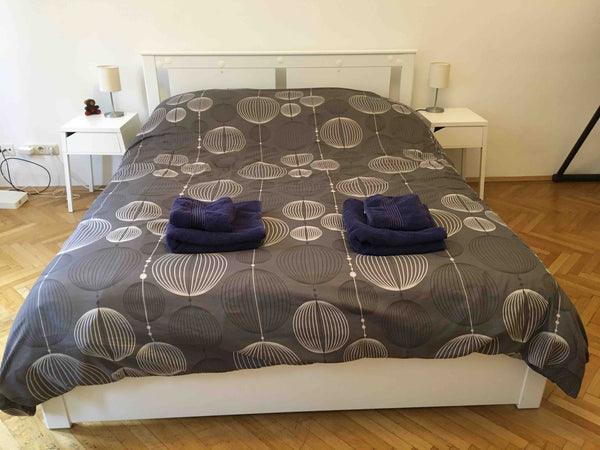 I offer a guest room in my two bedroom flat in beautiful Döbling. It is an almos Vienna, Austria Cozy room at well connected apartment Private room in rental unit vacation rental 34535737