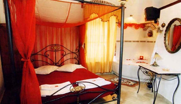 <b>The space</b><br />Double bed with 