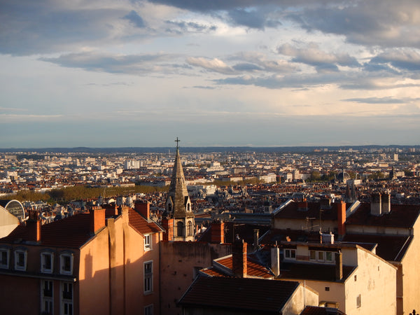Lovely apartment on top of the Croix-Rousse hill, at the limits of the plateau a Lyon, France The Croix-Rousse belvedere Entire rental unit vacation rental 10654876
