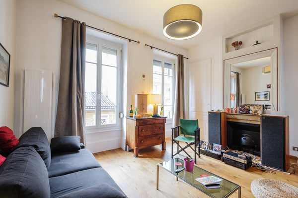 Bonjour,<br />Bienvenue dans un appartement calme et très lumineux. Refait à neu Lyon, France Joli T2, Brotteaux/Les Halles, 55m2 Entire rental unit vacation rental 6131338