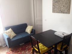 Two room 5th floor apartment situated less than a minute from the famous Moulin  Paris, France Cosy 2 room / 2 pièces apartment near Moulin Rouge Entire rental unit vacation rental 13653807