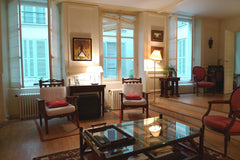 This unique apartment is located on the ground floor facing a fine paved courtya France Exquisite apartment for 2 Entire rental unit vacation rental 9631343