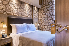 Comfy and elegant<br /><br />Ideal for 2 guests, this 19 m2 room located in the  GR Cozy Room Room in boutique hotel vacation rental 33893648
