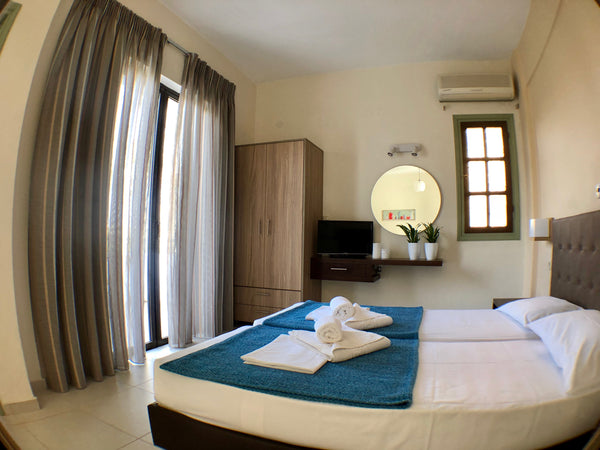 Located in the centre of Platanes in Rethimno but it's so quiet. <br />✔️View to Greece Summer studio 2' from the sea  ''Zomer'' :) Entire rental unit vacation rental 33760249