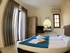 Located in the centre of Platanes in Rethimno but it's so quiet. <br />✔️View to Greece Summer studio 2' from the sea  ''Zomer'' :) Entire rental unit vacation rental 33760249